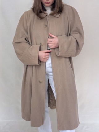 Beżowy długi płaszcz z kaszmirem