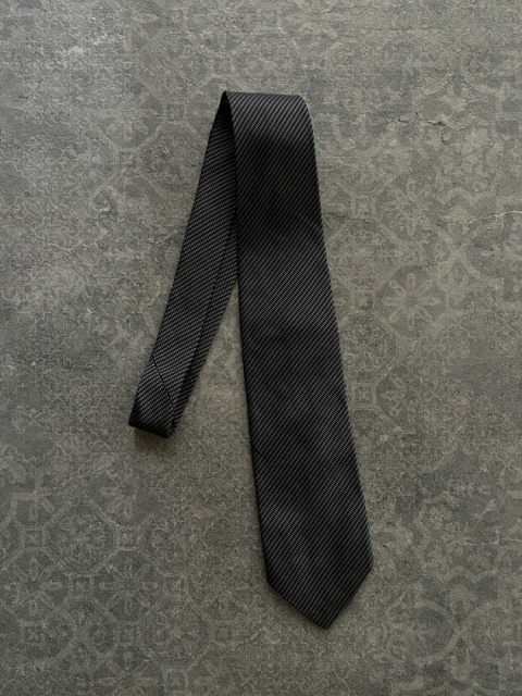 Grafitowy krawat z jedwabiem