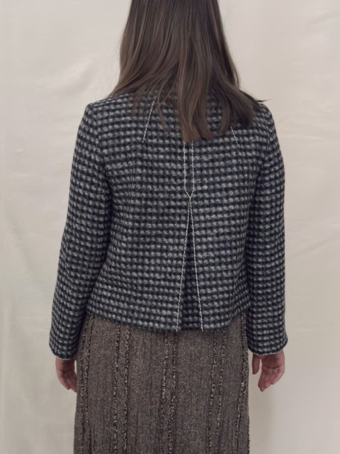 Krótki wełniany płaszcz w kratę