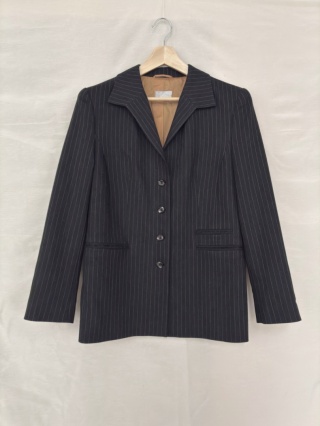 Szary taliowany żakiet w prążki